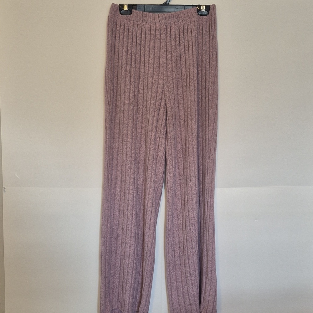 NEW 2 pce Matching Lavender Outfit, V-neck Top & Hi-Rise Pant - Picture 5 of 7